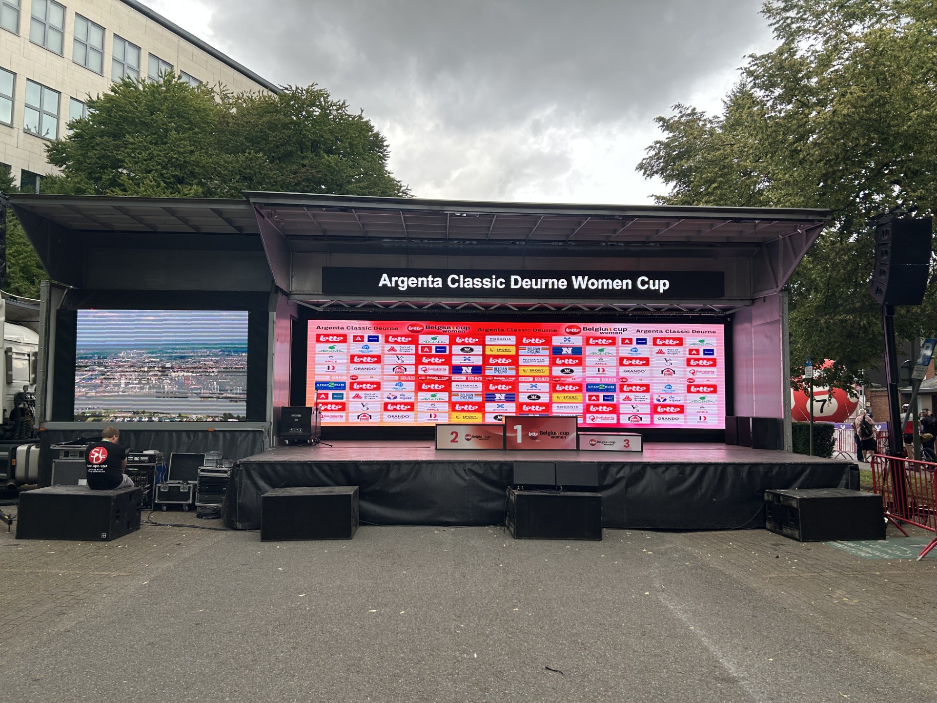 Podium - fotoalbum trailer1